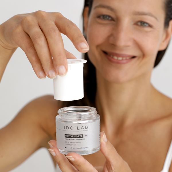 REVIVE REFILL Rejuventing day cream